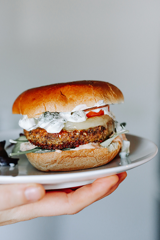 Hamburgare i handen